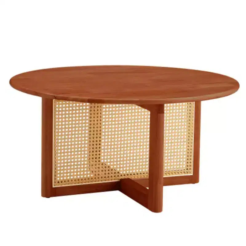Une table basse en bois rouge foncé naturelle et élégante avec des décorations en rotin synthétique