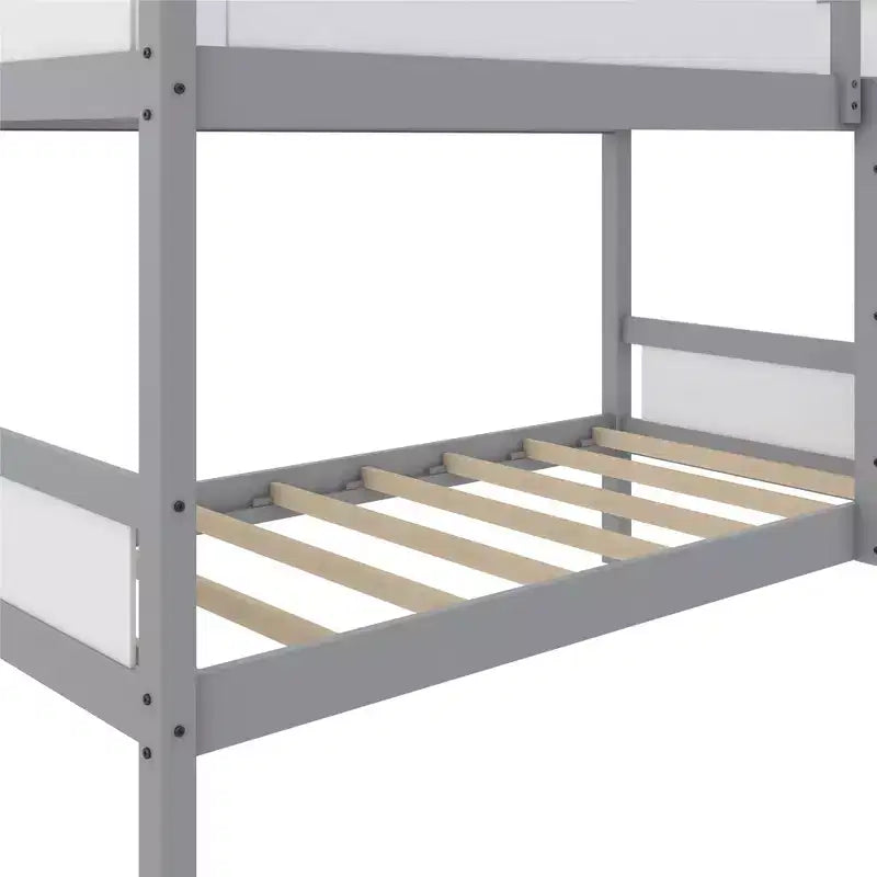 Etagenbett aus Holz für Kinder