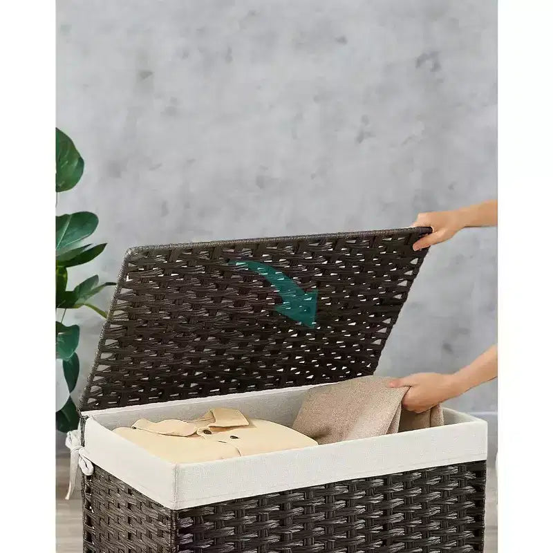 Panier de rangement avec couvercle, bac de rangement tressé de 105L. Avec poignées, doublure amovible et armature métallique.