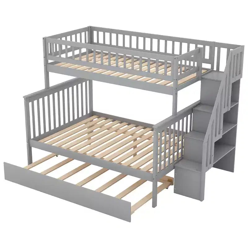 Etagenbett mit Einzelbett oben und Doppelbett unten, Ausziehbett und Treppe mit Stauraum