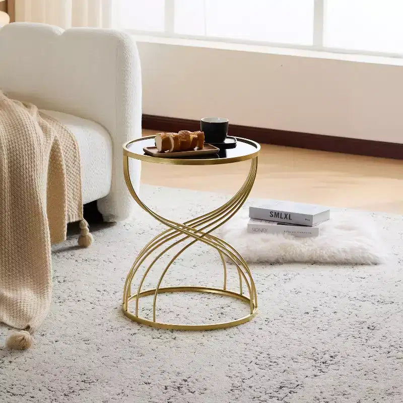 Mesa auxiliar/mesa de centro/mesita de noche redonda de estilo moderno: estructura de metal dorado con tablero de espejo negro.