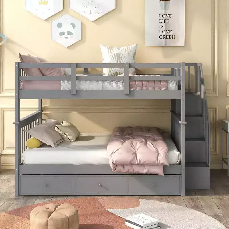 Etagenbett mit Treppe, zwei Doppelbetten, Schublade, Stauraum und Schutzgitter fürs Schlafzimmer