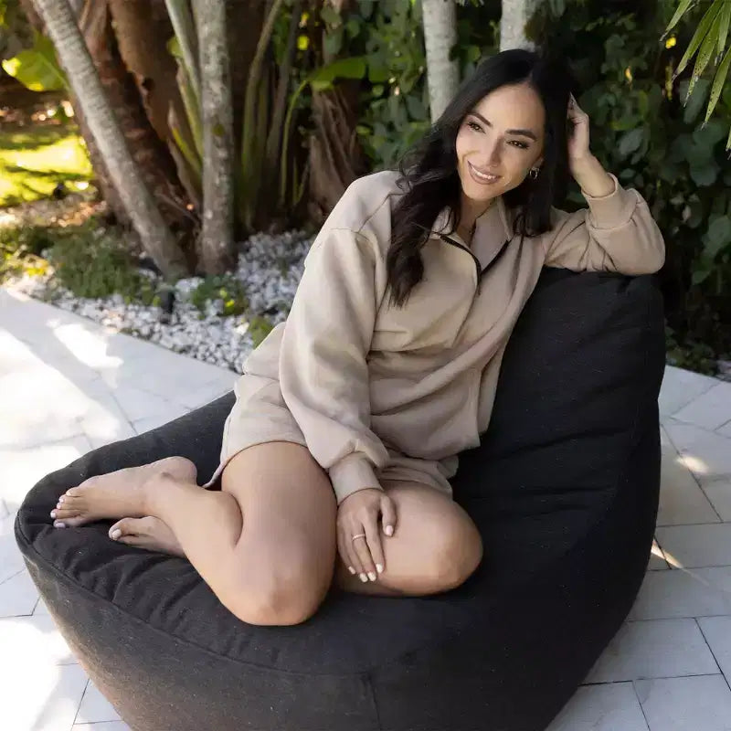 Chaise de terrasse légère, avec tissu de qualité supérieure et rembourrage confortable en billes.