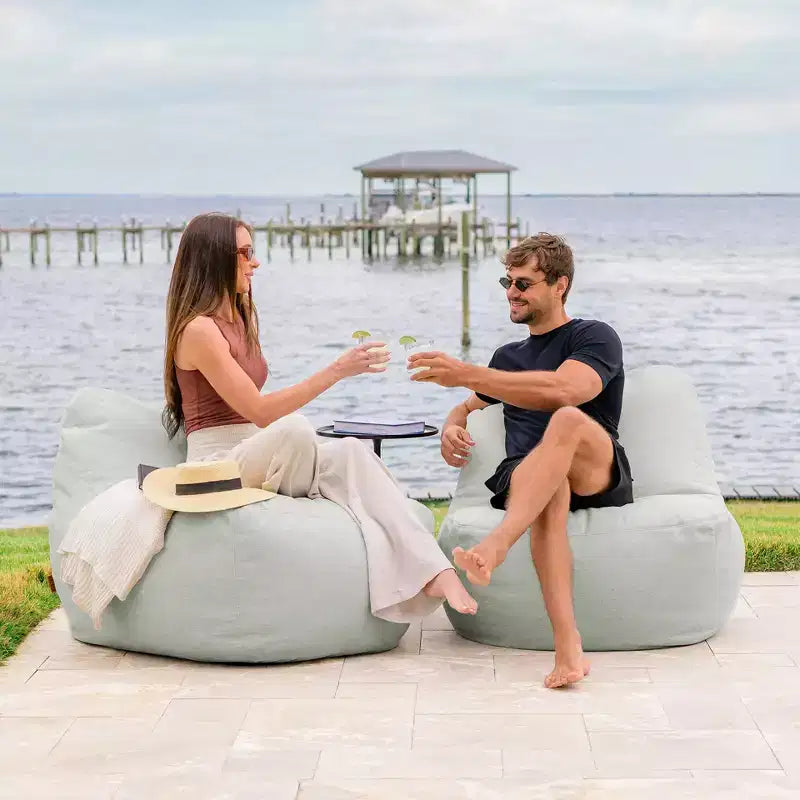 Chaise de terrasse légère, avec tissu de qualité supérieure et rembourrage confortable en billes.