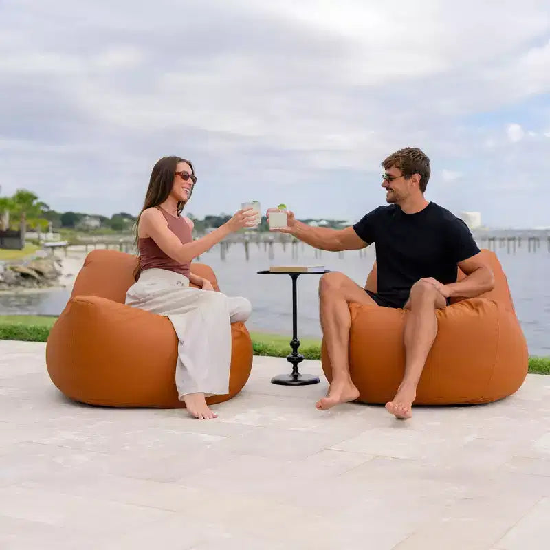 Chaise de terrasse légère, avec tissu de qualité supérieure et rembourrage confortable en billes.
