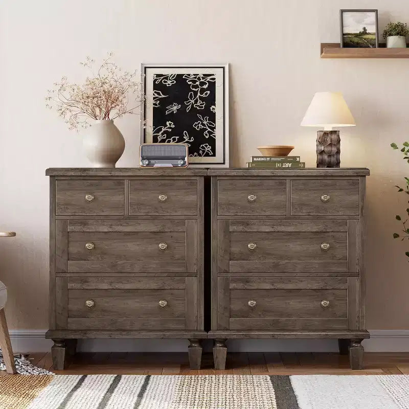 Commode à 4 tiroirs pour chambre, commode vintage avec poignées sculptées et pieds fuselés, meuble en bois à grande capacité de rangement