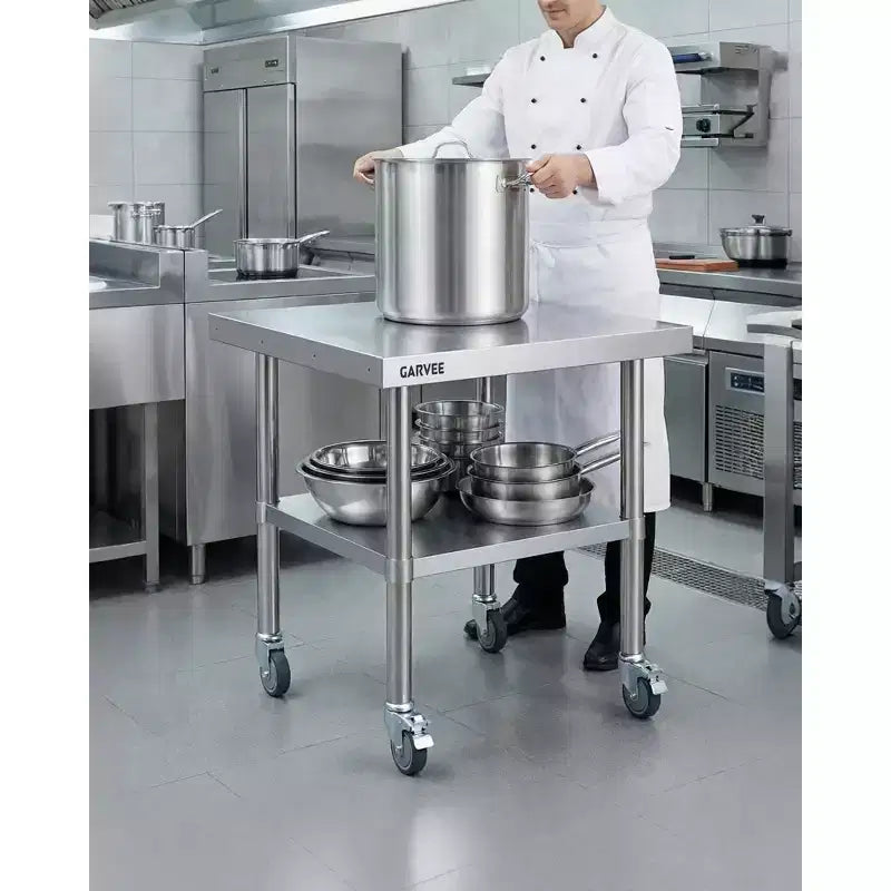Table de travail robuste en acier inoxydable avec roulettes - rebord amovible sur 3 côtés, étagère inférieure réglable, plan de préparation polyvalent pour restaurant et cuisine